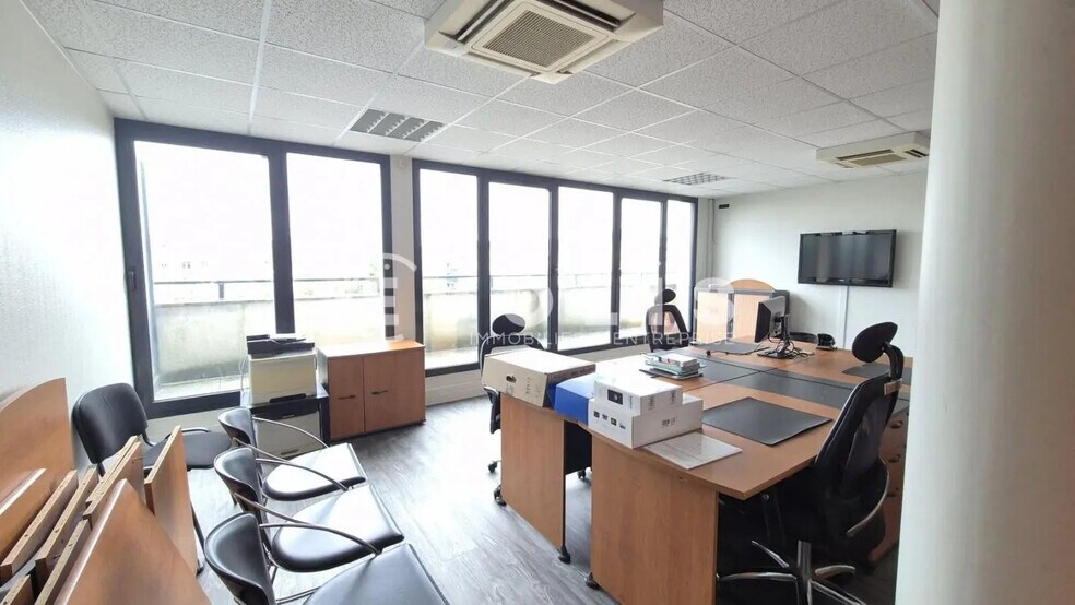 Office in Bussy-Saint-Georges for sale - Building Photo - Image 2 of 5