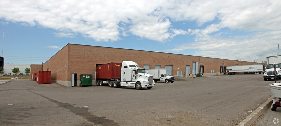 5925 Tomken Rd, Mississauga, ON for lease - Building Photo - Image 2 of 4
