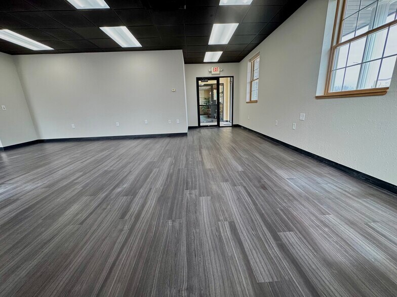 1751 SE 2nd Ave, Grand Rapids, MN à louer - Photo du bâtiment - Image 3 de 12