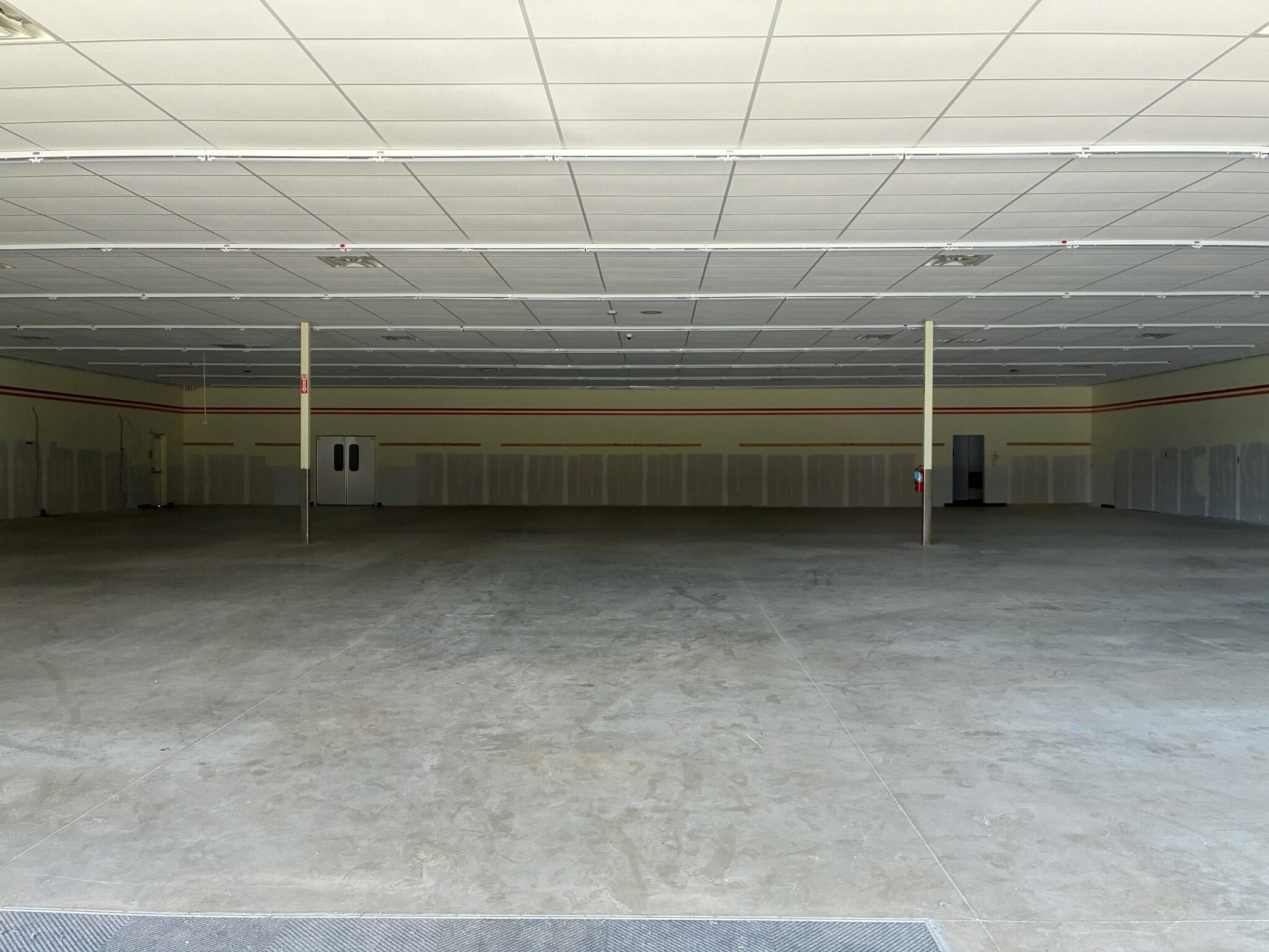175 US Highway 96 N, Pineland, TX for lease Interior Photo- Image 1 of 1