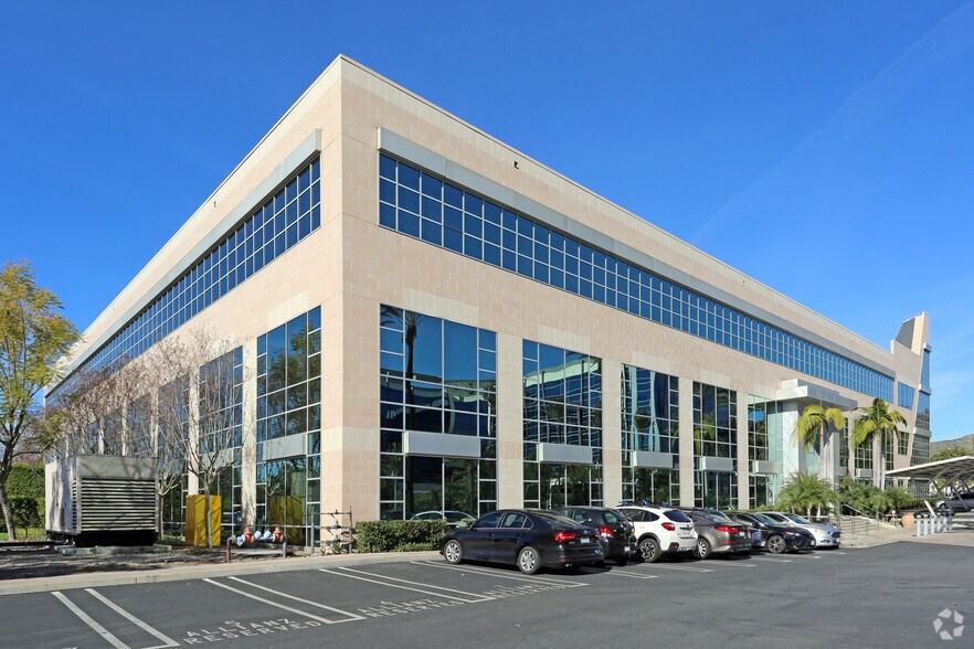 2350 Empire Ave, Burbank, CA à louer - Photo du bâtiment - Image 3 de 3