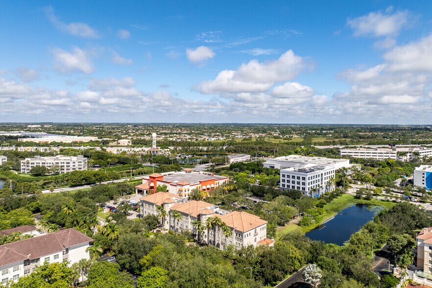 14601 Hotel Rd, Miramar, FL à louer - Photo du bâtiment - Image 3 de 5