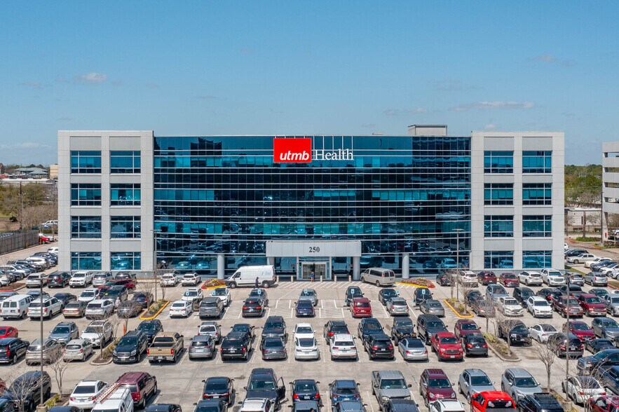 250 Blossom St, Webster, TX à louer - Photo du bâtiment - Image 2 de 7