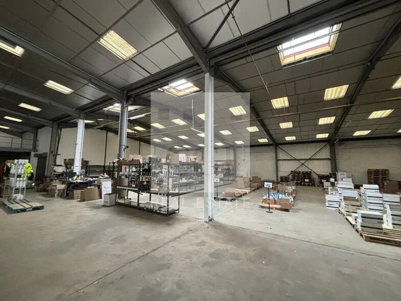 9 Chemin Du Pontet, Civrieux-d'Azergues for lease - Building Photo - Image 2 of 12