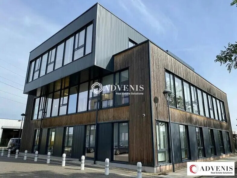 Office in Mérignac for lease - Building Photo - Image 2 of 12