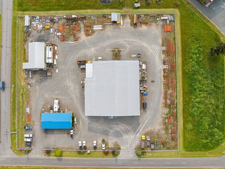 7135 Delta Line Rd, Ferndale, WA à vendre - Photo du bâtiment - Image 2 de 40