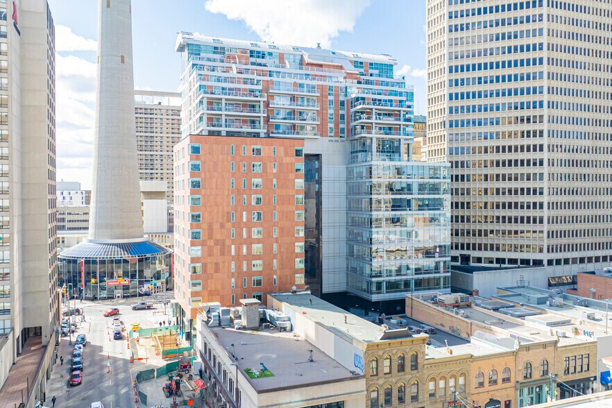 110 9 Av SW, Calgary, AB à louer - Photo du bâtiment - Image 3 de 5