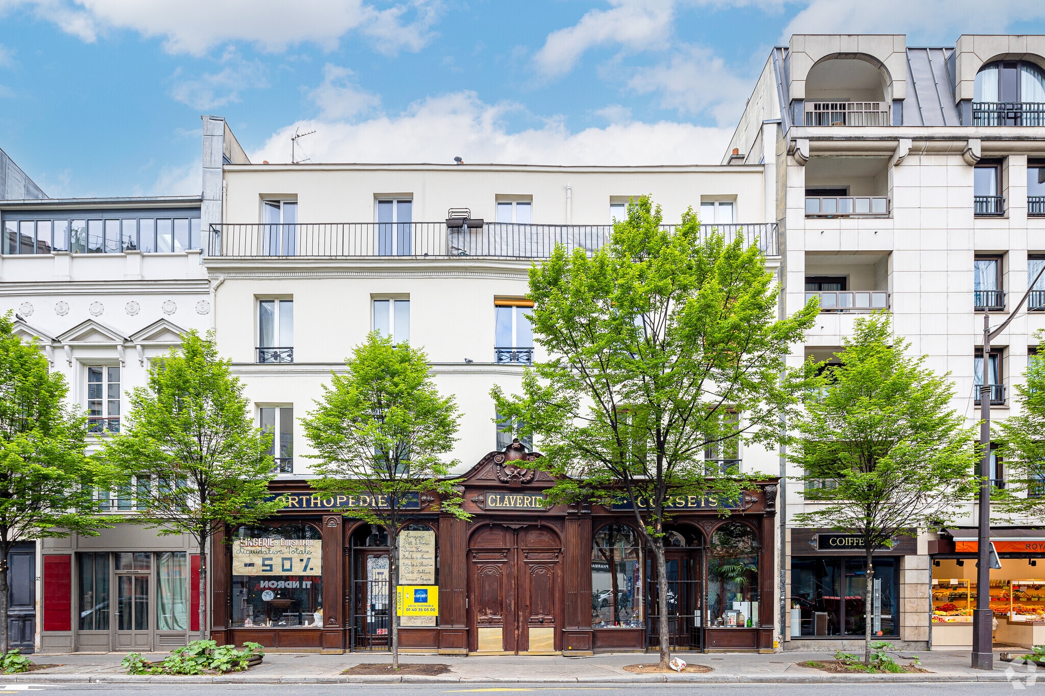Rue Du Faubourg Saint-Martin, Paris for sale Primary Photo- Image 1 of 3
