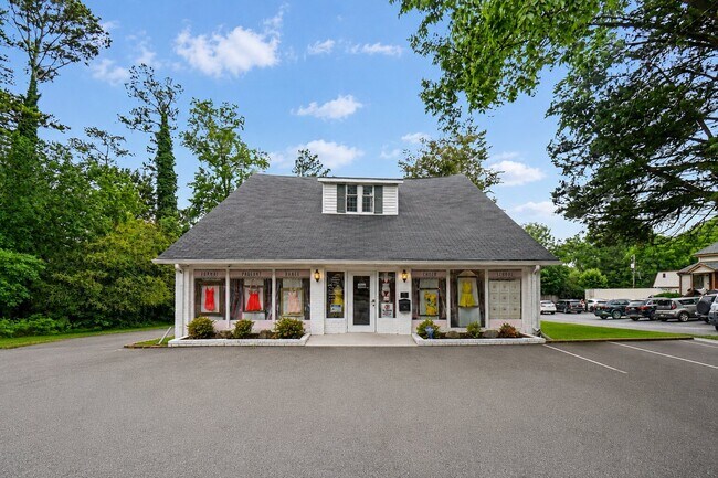 More details for 9010 Main St, Woodstock, GA - Retail for Sale