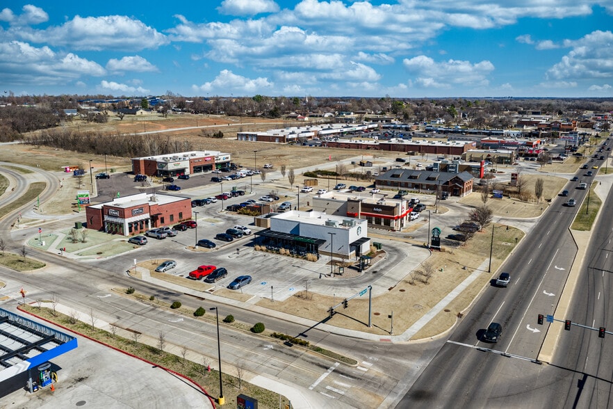 14307 NE 23rd St, Choctaw, OK à vendre - Photo du bâtiment - Image 3 de 11