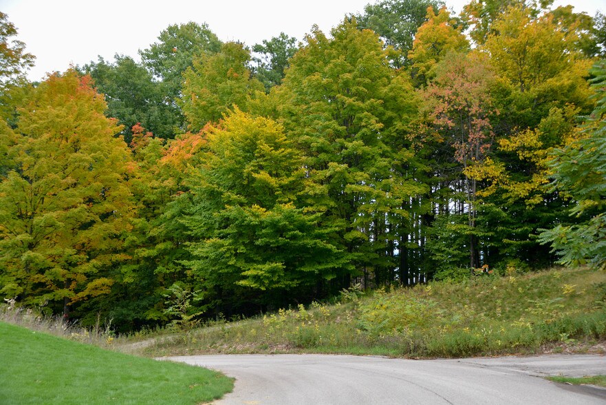 E Carter Rd, Traverse City, MI à vendre - Photo du bâtiment - Image 1 de 29