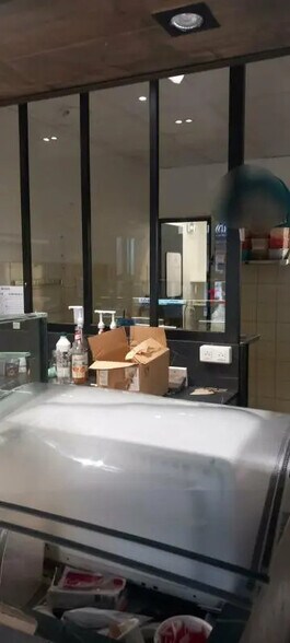 Commerce de détail dans Nantes à louer - Photo du bâtiment - Image 2 de 2