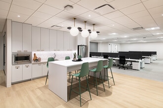 6350 Walker Ln, Alexandria, VA à louer Photo intérieure- Image 2 de 12