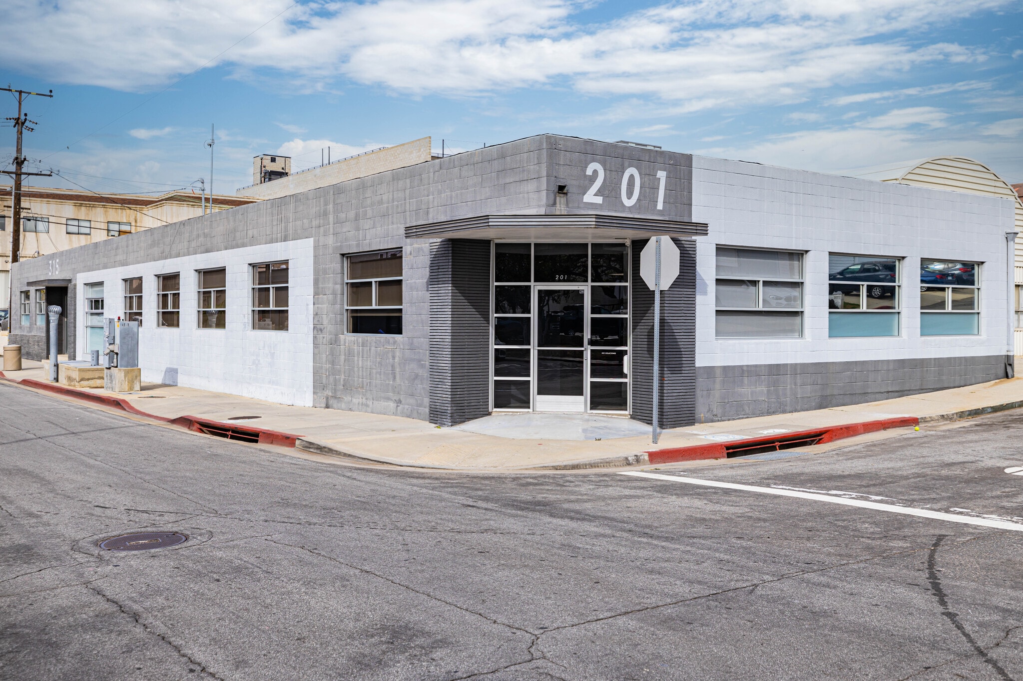 201 Arena St, El Segundo, CA à louer Photo principale- Image 1 de 17