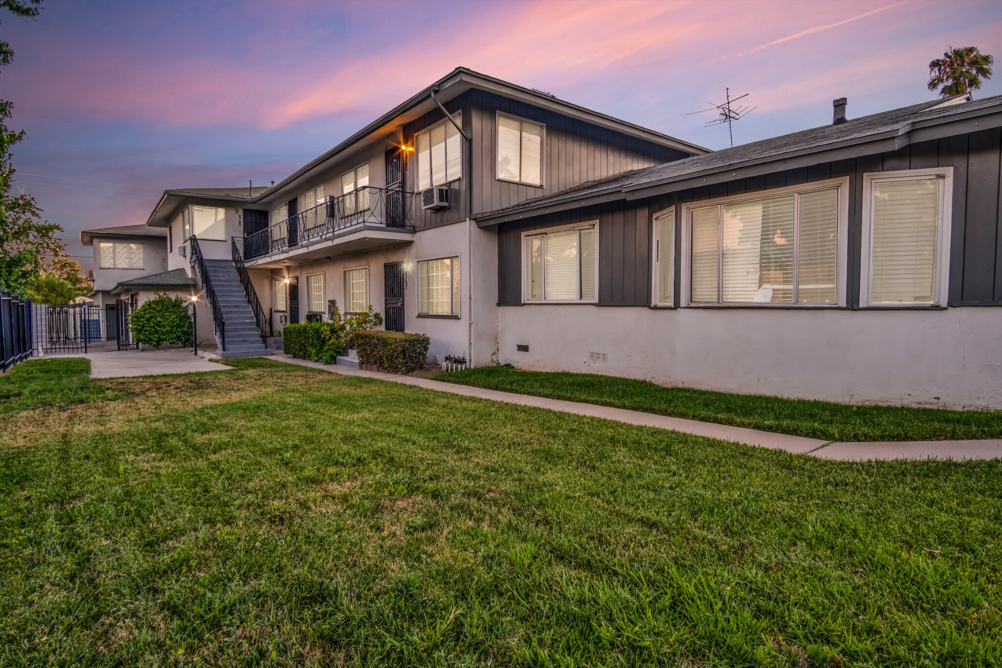 13226 Vanowen St, North Hollywood, CA à vendre Photo du bâtiment- Image 1 de 10