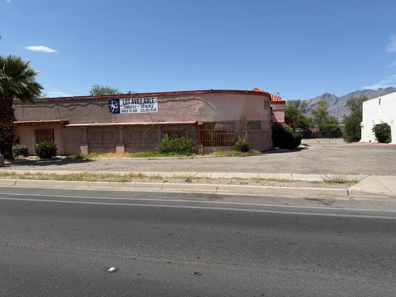 3535 E Fort Lowell Rd, Tucson, AZ for lease - Building Photo - Image 2 of 7