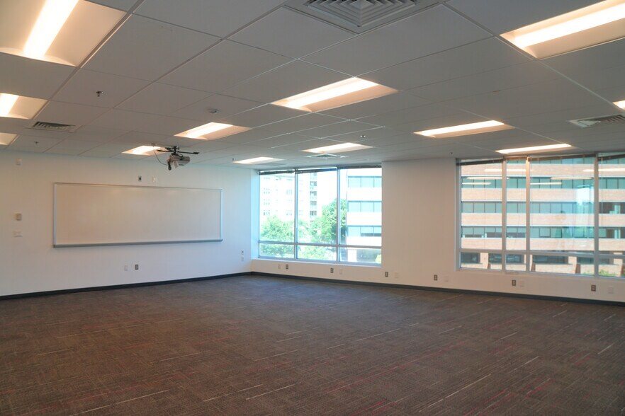 2121 N 15th St, Arlington, VA à louer - Photo intérieure - Image 3 de 8