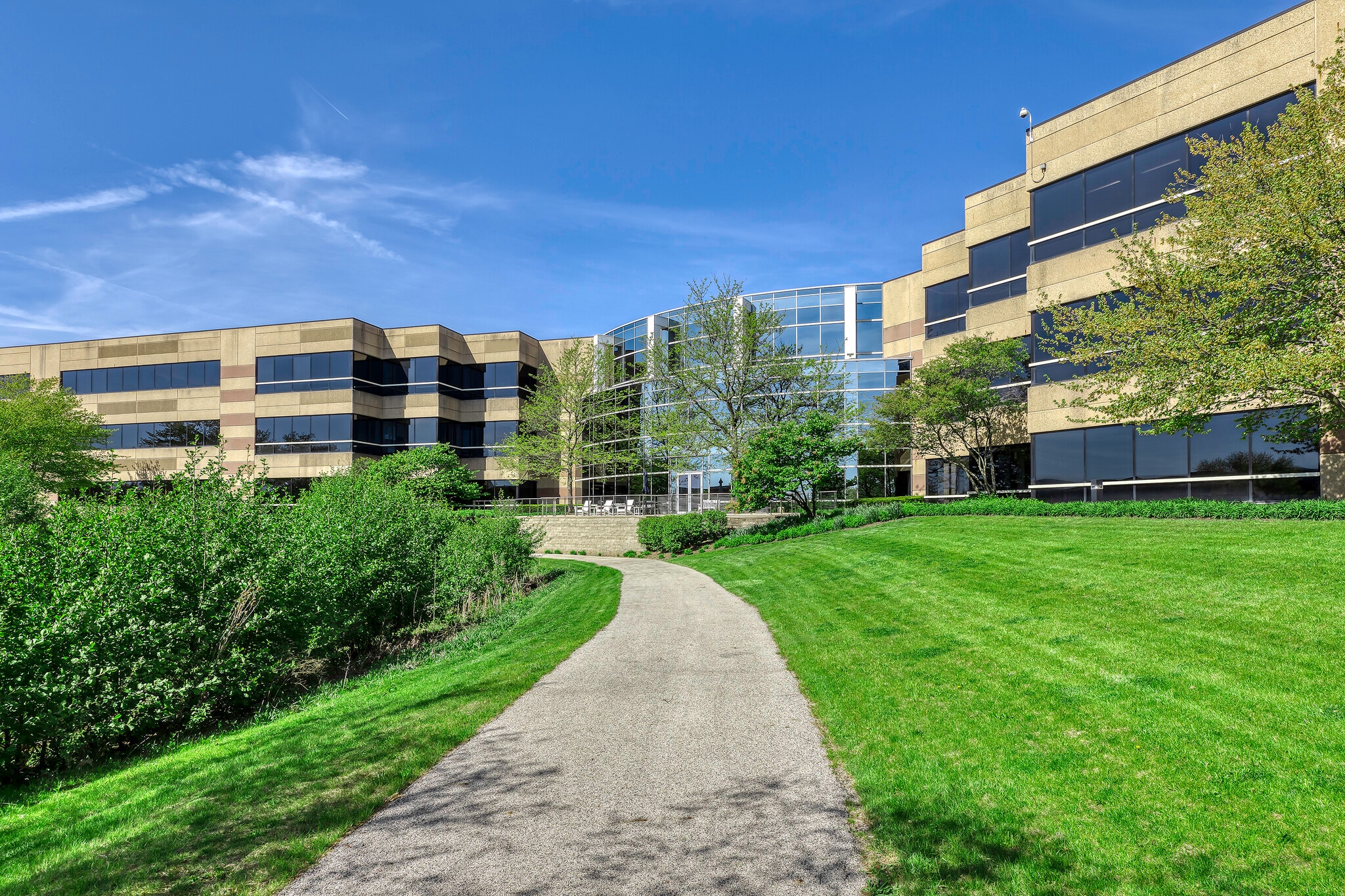 544 Lakeview Pkwy, Vernon Hills, IL for lease Primary Photo- Image 1 of 17