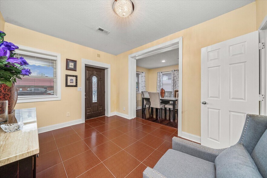 11 W Rhea St, Sparta, TN à vendre - Photo intérieure - Image 3 de 9