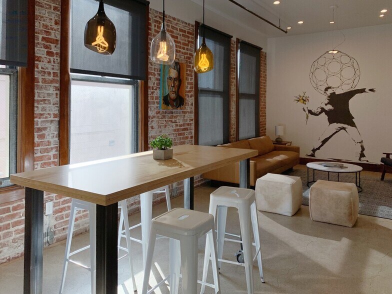 106 W 4th St, Santa Ana, CA à vendre - Photo intérieure - Image 2 de 15