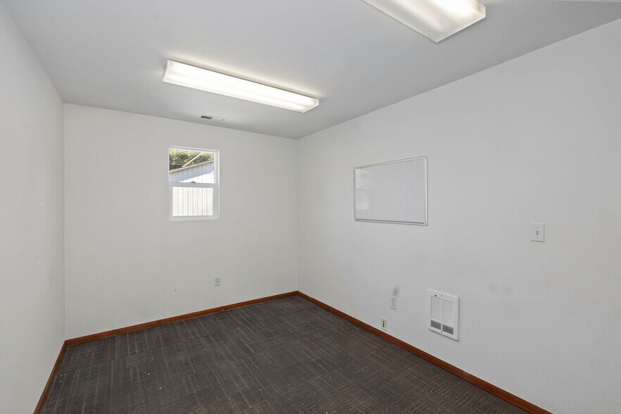 2143 Bethel Rd SE, Port Orchard, WA for sale - Interior Photo - Image 2 of 33