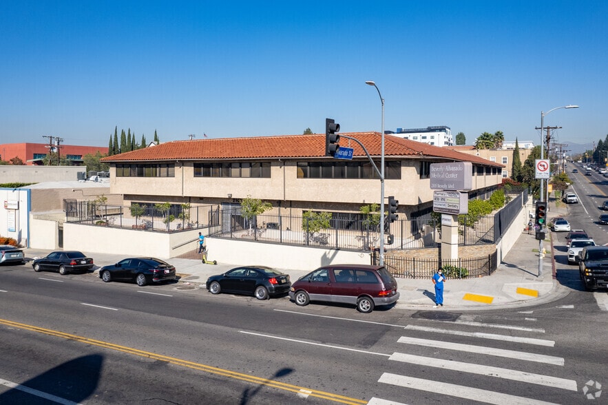 2105 W Beverly Blvd, Los Angeles, CA for sale - Building Photo - Image 2 of 5