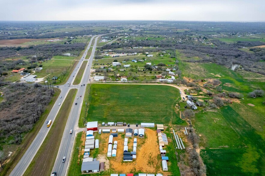 10709 US Highway 87 N, Adkins, TX à vendre - Photo du bâtiment - Image 3 de 8