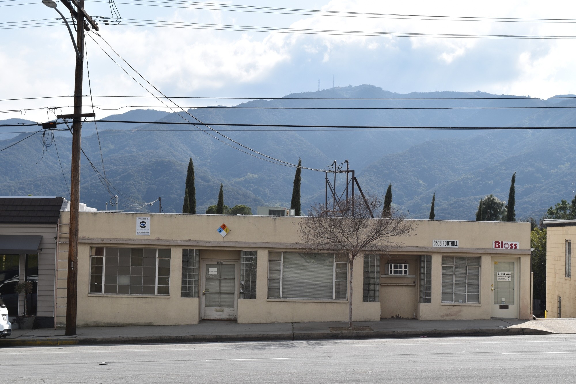 3538 Foothill Blvd, La Crescenta, CA à vendre Photo principale- Image 1 de 4