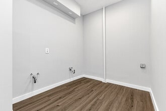 122 W 20th St, New York, NY for lease Interior Photo- Image 1 of 5