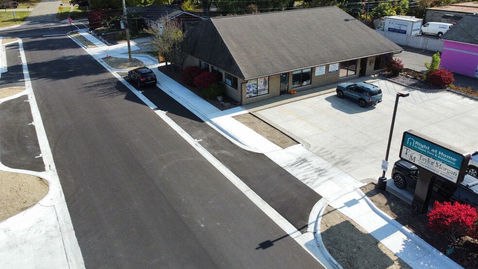 322-324 W Grand River Ave, Brighton, MI for sale - Building Photo - Image 2 of 3