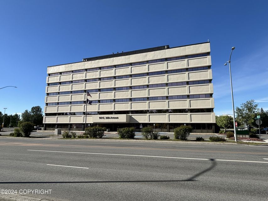 949 E 36th Ave, Anchorage, AK à louer Photo du bâtiment- Image 1 de 10