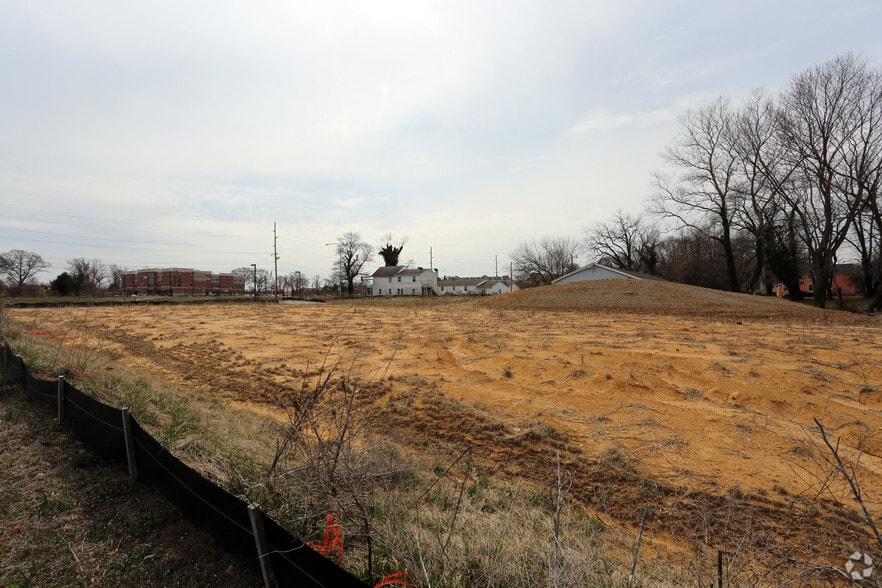 655 W North St, Dover, DE for lease - Building Photo - Image 3 of 4