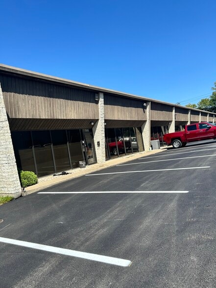 526-540 Enterprise Dr, Erlanger, KY à louer - Photo du bâtiment - Image 2 de 13