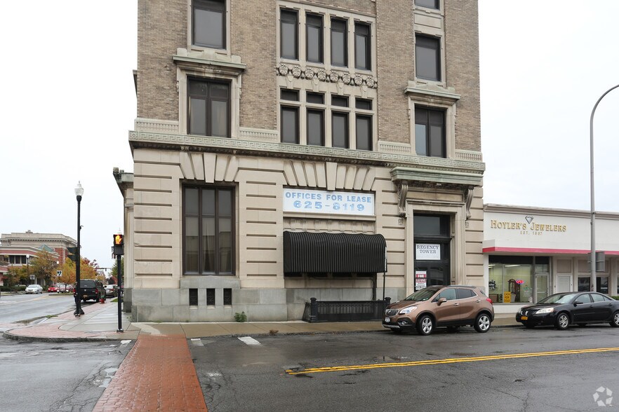 116 Main St, Lockport, NY à vendre - Photo du bâtiment - Image 3 de 11