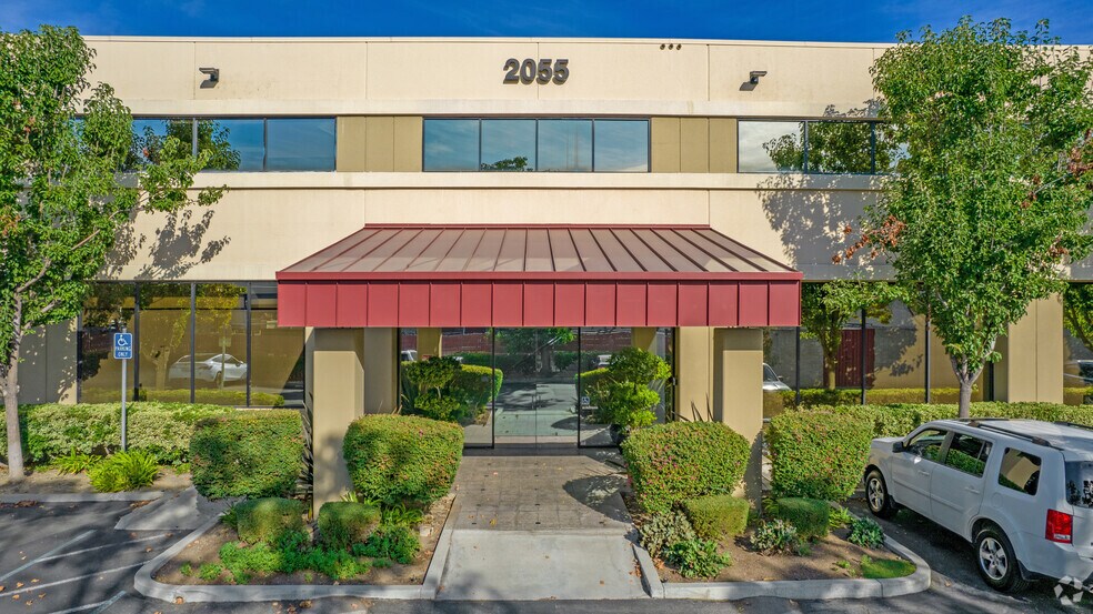 2055 Junction Ave, San Jose, CA à vendre - Photo du bâtiment - Image 3 de 27