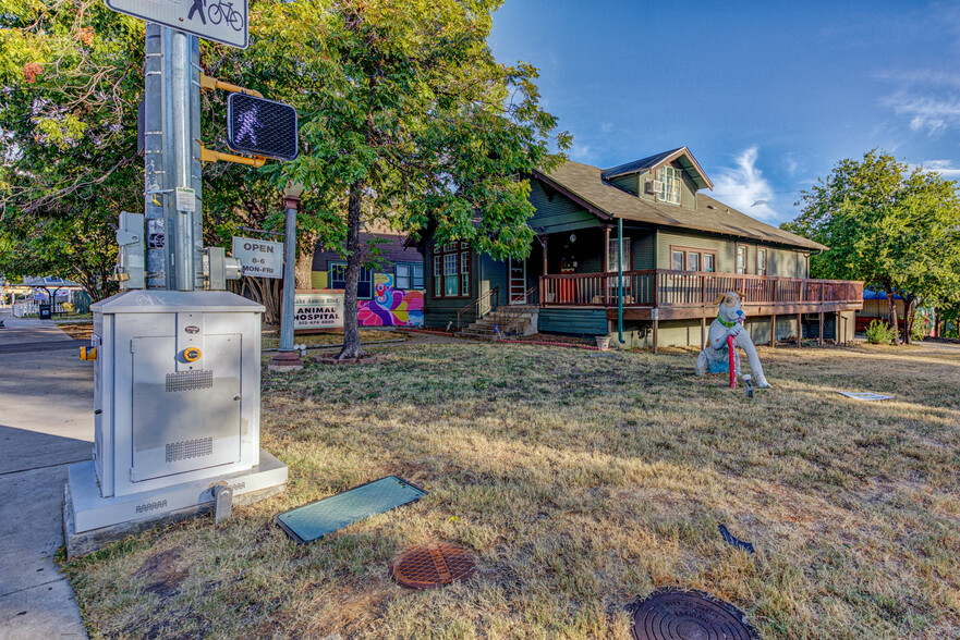 OLD WEST AUSTIN BUILDINGS & LOTS FOR SAL portfolio of 2 properties for sale on LoopNet.ca - Building Photo - Image 3 of 24