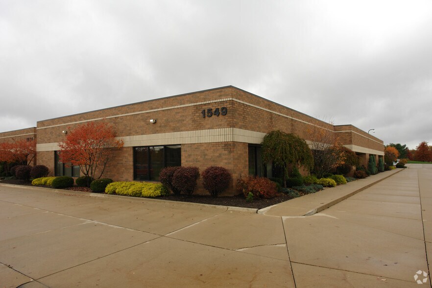 1549 Boettler Rd, Uniontown, OH à louer - Photo du bâtiment - Image 1 de 11