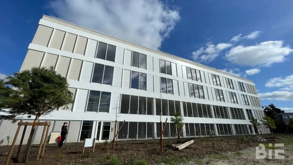 Office in Mérignac for lease - Building Photo - Image 3 of 10