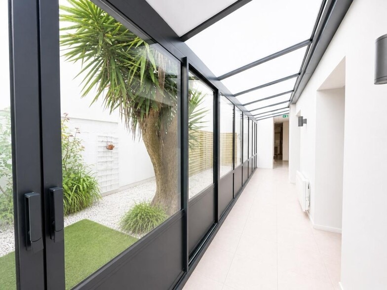 Office in Lorient for lease - Interior Photo - Image 2 of 11