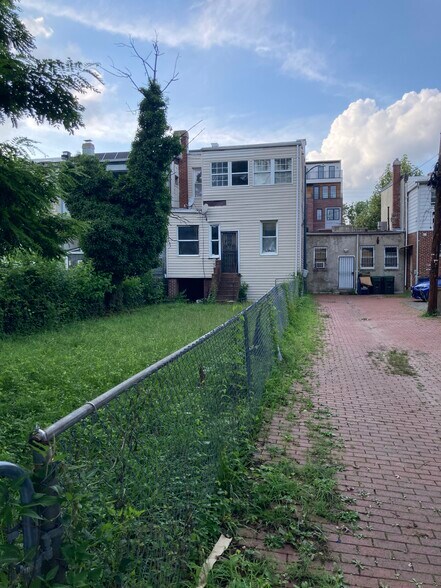 812 Upshur St NW, Washington, DC à louer - Photo du bâtiment - Image 2 de 8