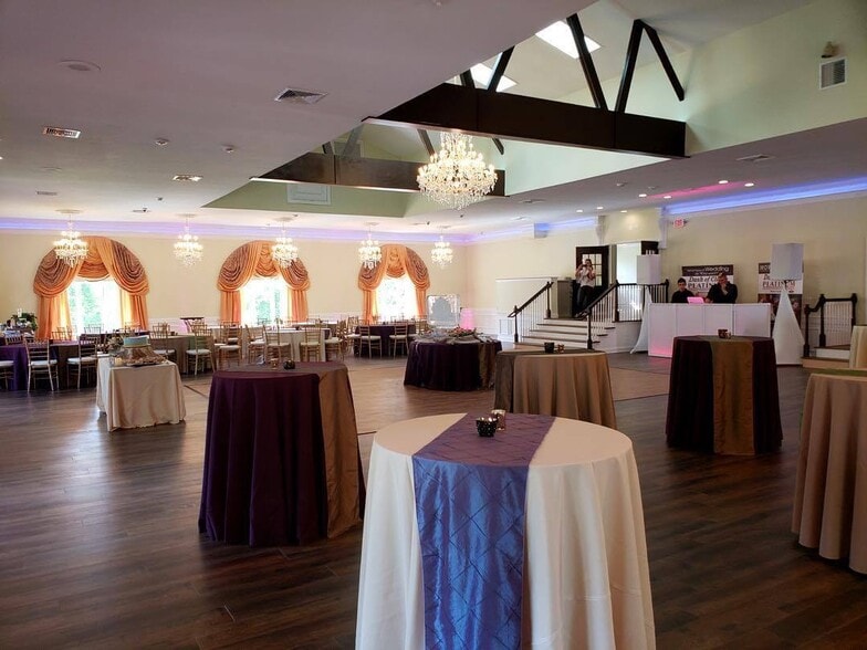 136 E Butler Ave, Chalfont, PA for sale - Interior Photo - Image 2 of 8