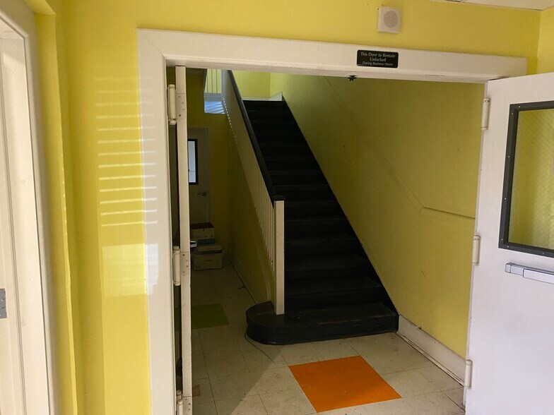 1427 N Caroline St, Baltimore, MD à vendre - Photo intérieure - Image 2 de 3