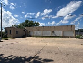 1814 E Ave NE, Cedar Rapids, IA for lease Building Photo- Image 1 of 9