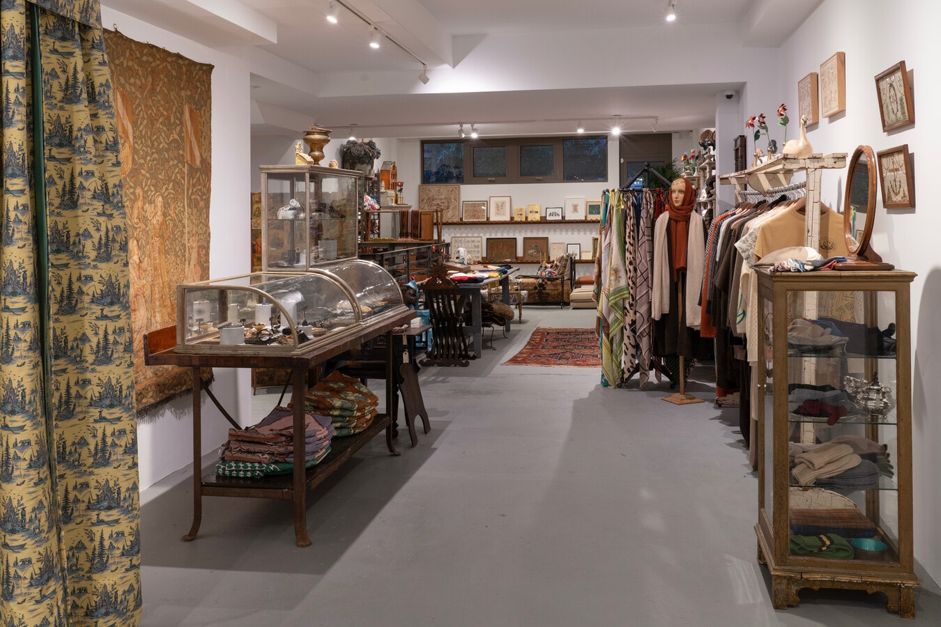 118 E 1st St, New York, NY 10009 - Unité Retail - - Photo intérieure - Image 2 of 4