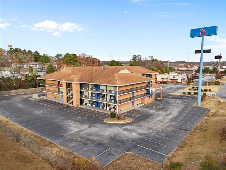 105 Riverside Pky, Macon-Bibb, GA à vendre - Photo du bâtiment - Image 2 de 16