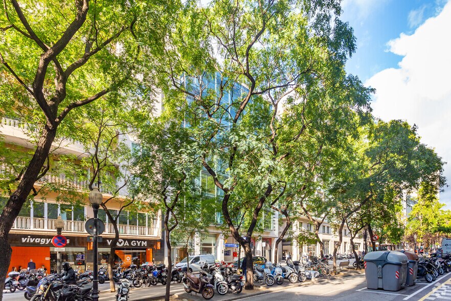 Via Augusta, 21-23, Barcelone, Barcelona à louer - Photo du bâtiment - Image 3 de 5