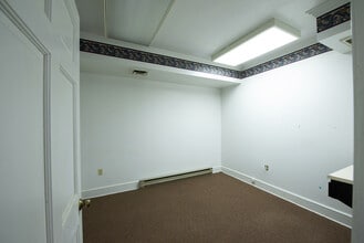 493 Main St, Warsaw, VA for sale Interior Photo- Image 1 of 30