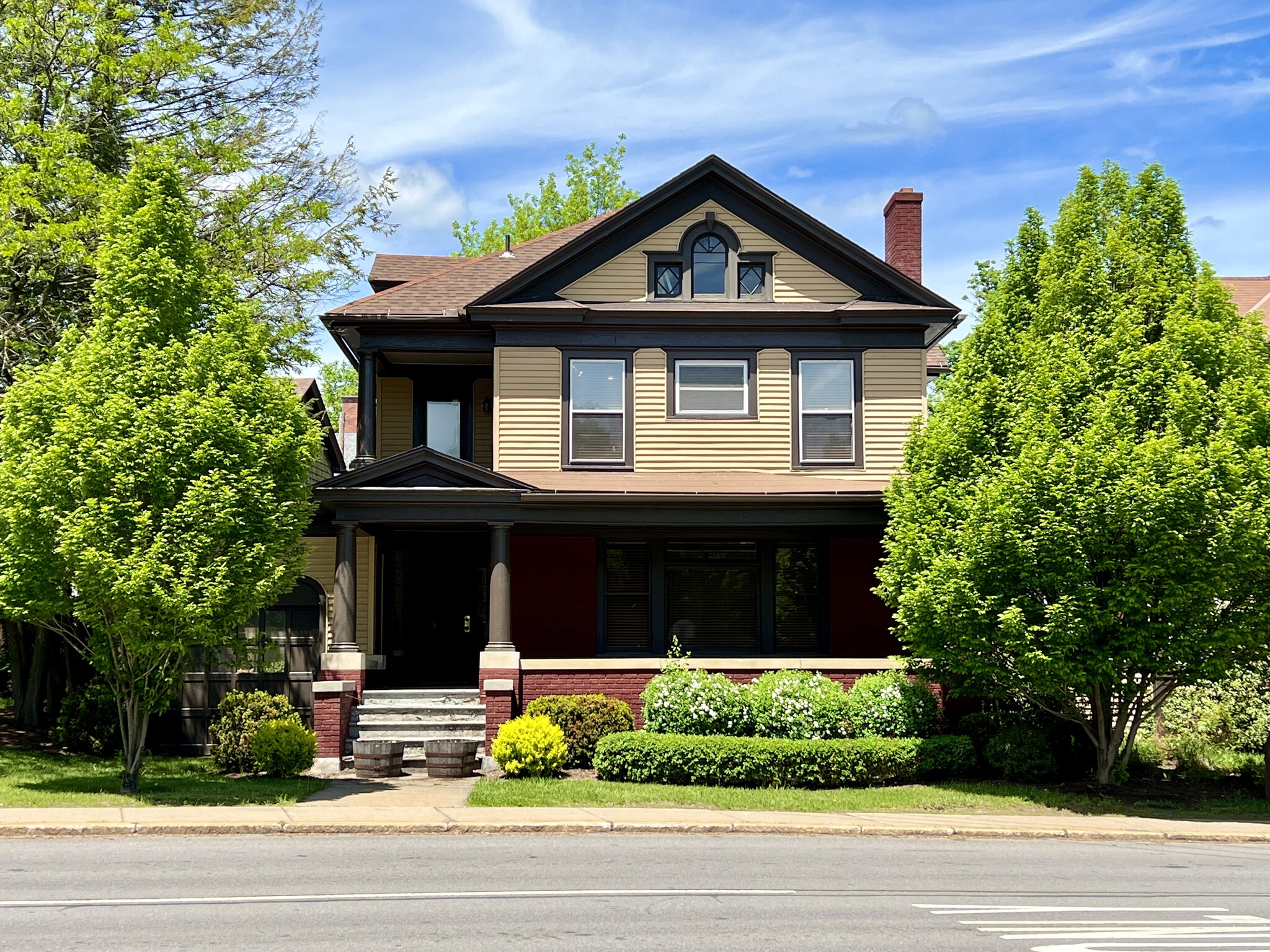 341-343 Main St, Oneonta, NY à vendre Photo du bâtiment- Image 1 de 1