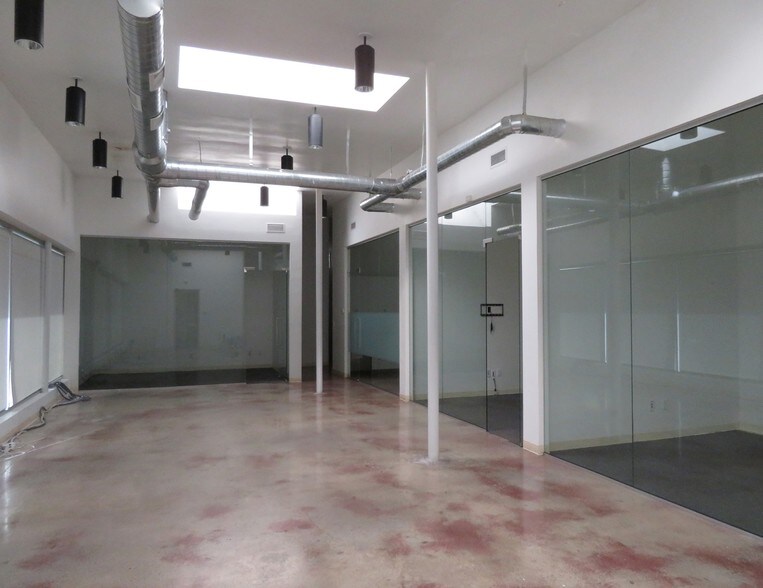 2127 Westwood Blvd, Los Angeles, CA for sale - Interior Photo - Image 2 of 4