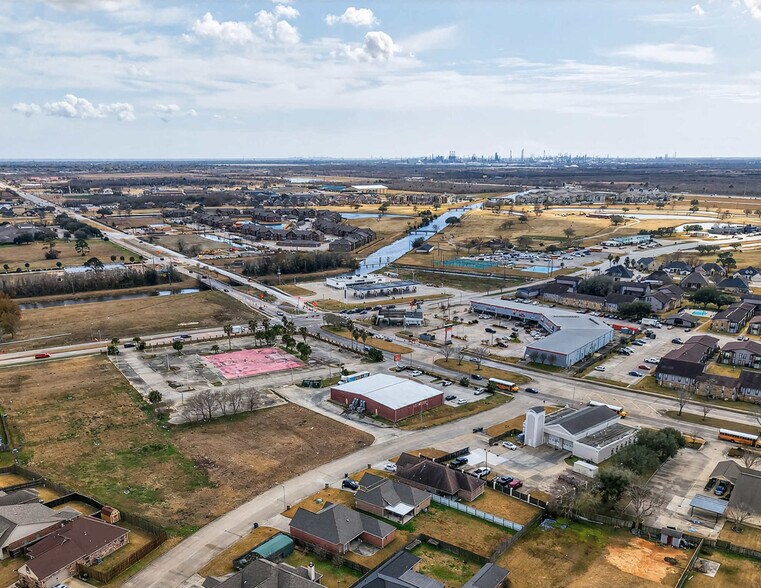 7750 9th Ave, Port Arthur, TX à vendre - Photo du bâtiment - Image 3 de 8